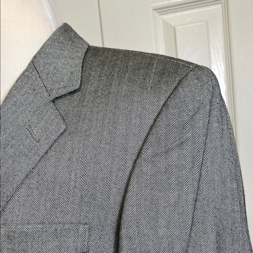Bachrach Herringbone Silk & Bamboo Gray  Blazer
Sz 41L